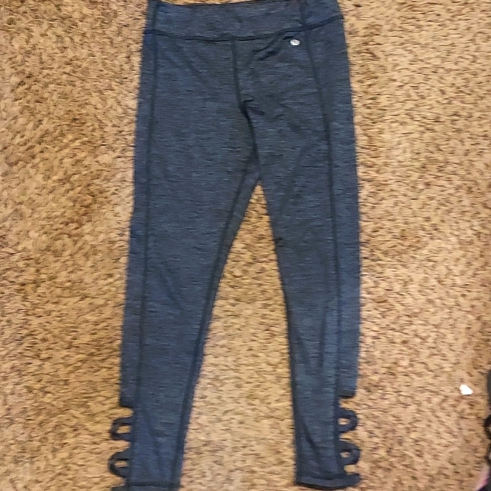 Grey athletic wear leggings